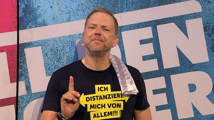 Das Beste kommt zum Schluss: Mario Barth gewinnt mit dem abschlie&szlig;enden Dessert seinen einzigen Koch-Gang. Insgesamt aber siegt Henssler deutlich 67:55.