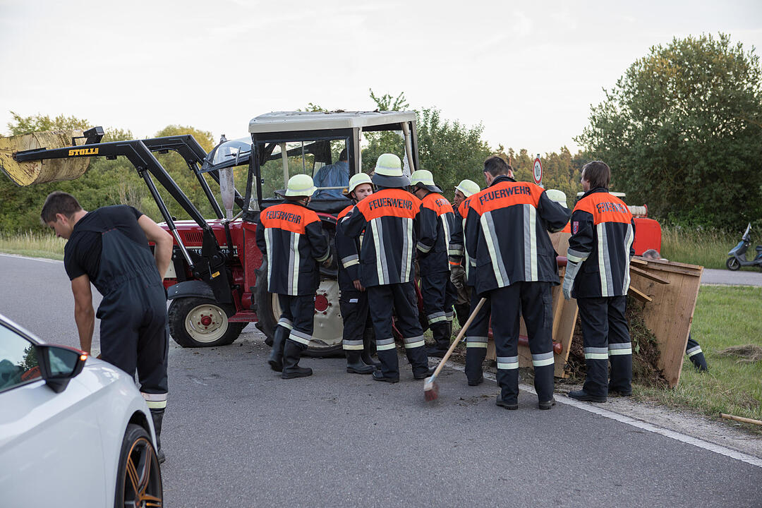 Kreis Ansbach: 22-Jähriger kollidiert bei Heglau mit Traktor