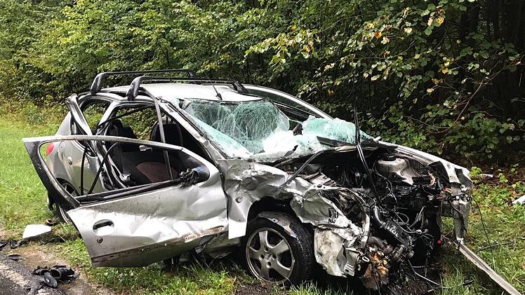 Bei einem heftigen Unfall im September vergangenen Jahres waren zwei Männer im Landkreis Bamberg ums Leben gekommen, als sie   mit ihrem Peugeot von Sandhof in Richtung  Appendorf frontal mit einem Mercedes einer 52-Jährigen zusammengestoßen waren.  News5/Herse