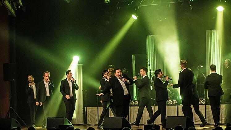 "Best of" lautete das Motto beim Gastspiel der Show "The 12 Tenors" im sehr gut besuchten Coburger Kongresshaus.Foto: Jochen Berger