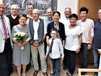Mit Liesel Hereth (Dritte von links) feierte kürzlich eine beliebte Gastwirtin in Wirsberg ihren 70. Geburtstag. Foto: Werner Reißaus
