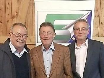 KV-Vorsitzender Hans-Dieter Scherpf (von links) Staatsminister a.D. Eberhard Sinner und Referent Dr. Reinhard Schaupp. Foto: Rita Schaupp