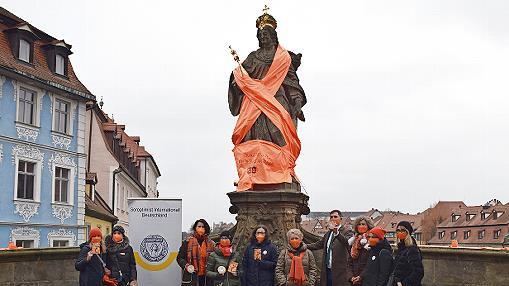 Die Kunigunde in Orange: Auch die Soroptimistinnen sagen Nein zu Gewalt an Frauen und M&auml;dchen.