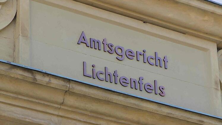 Vor dem Amtsgericht Lichtenfels musste sich ein junger Mann verantworten, der sich mit Kindern zum Wodka-Saufen verabredet hatte. Foto: Archiv