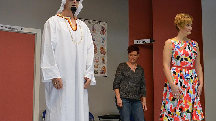 Die Oerlenbacher Theatergruppe führte das Stück "Der Heiler von Oerlenbach"  auf. Björn Hein