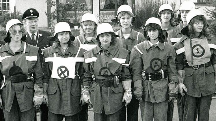 Die neun Damen der Feuerwehr-Frauengruppe Mannsflur im Jahr 1987.  Foto: Archiv