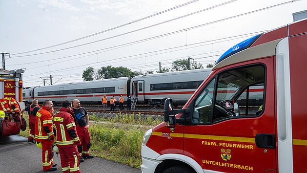 Weiteres Feuer in ICE-Toilette: Nothalt auf freier Strecke in Franken