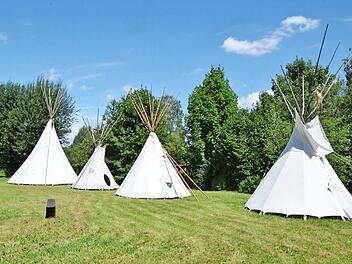 Die Tipis der Indianer stehen schon. Fotos: Rainer Lutz