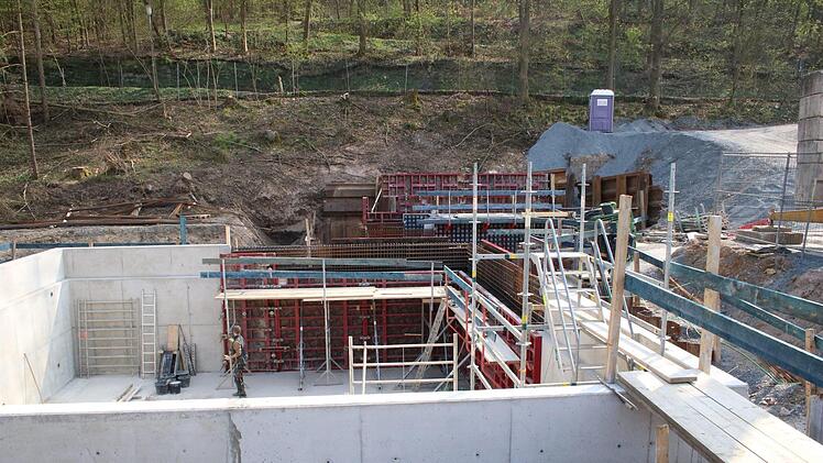 Blick auf das neue Sprungbecken.  Foto: Jürgen Gärtner