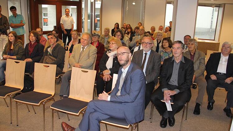 Gut besucht war die Vernissage des Künstlers Gerhard Rießbeck in der Xaver-Mayr-Galerie.