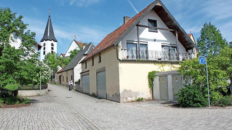 Blick auf das Ensemble von Süden, im Vordergrund die ehemalige Scheune Fotos: Anette Schreiber