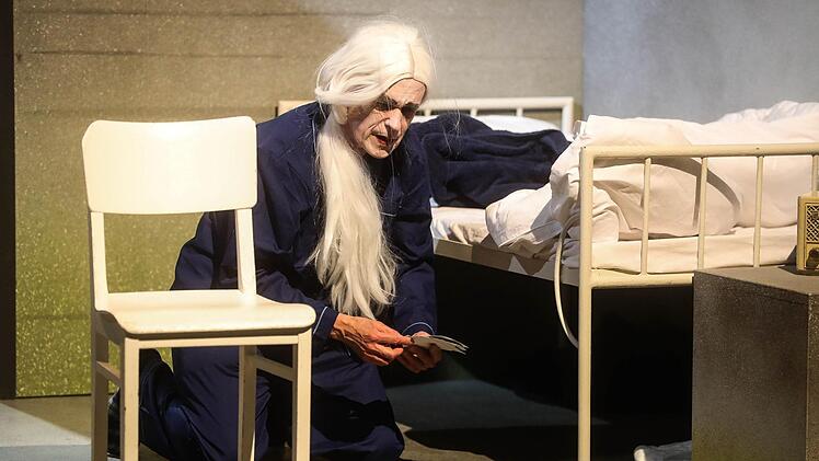 Szene aus "Forgotten Things" im Coburger Theater in der Reithalle.Foto: Henning Rosenbusch