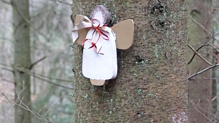 Engelchen am Baum? Da war bestimmt Andrea Neuß am Werk.