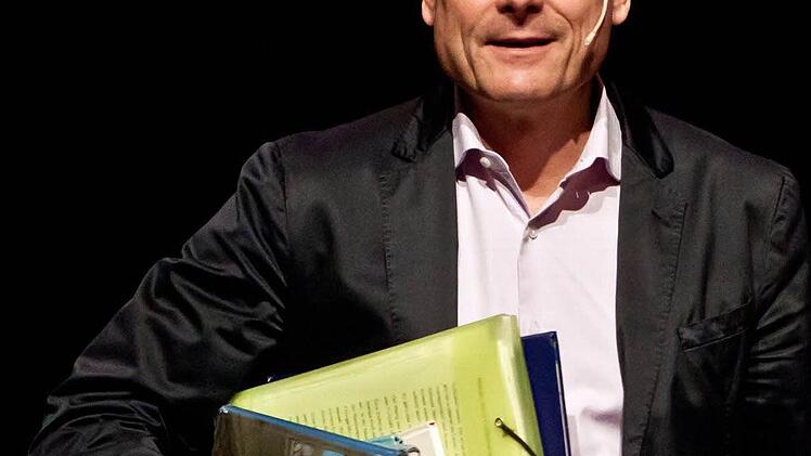 Axel Hacke bei seinem Auftritt im Coburger Kongresshaus.Foto: Jochen Berger