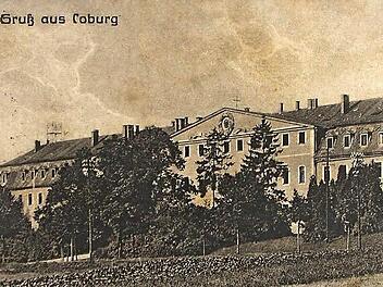 Die Kaserne des früheren Infanterieregiments 95 wurde ursprünglich nicht als Militärbau errichtet, sondern in den Jahren von 1804 bis 1808 als "Herzogliches Ökonomie- und Fabrikgebäude" zur Förderung von Handel und Gewerbe.