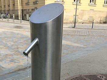 Die neue Brunnenstehle am Theaterplatz. Foto: Oliver Schmidt