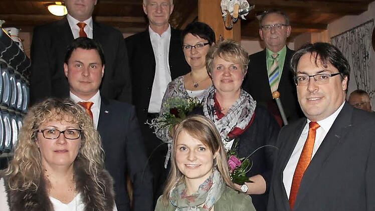 Heike Freß, Stefan Lüdecke, Bernd Lutz, Bernd Bindrum, Michaela Pecht, Nadine Schramm, Klaudia Lorz, Günther Stottele und Christian Senff nach der Ehrung im alten Brauhaus in Hemmendorf  Foto: Ralf Kestel