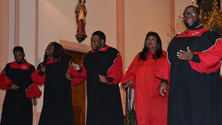 Die Glory Gospel Singers (von links): Jahleel Allen; Monica Soyemi, Brian Wright, Phyllis McKoy Joubert und Antoine Dolberry. Foto: Uschi Prawitz