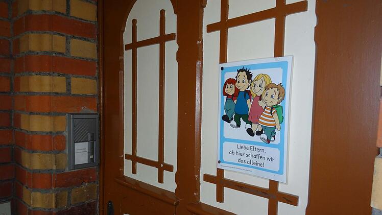 Grundschule Creidlitz, Eingang Foto: CT-Archiv