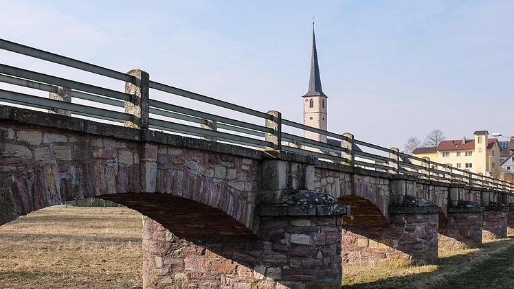 Die Marktgemeinde wird einiges an Geld in die Sanierung der Brücken investieren müssen. Im Foto ist die Brücke zwischen Roth und Steinach zu sehen.Björn Hein