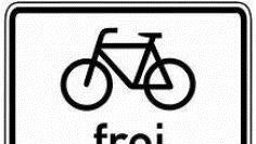 Bei diesem Zusatzzeichen darf ich mit dem FahrradA) auf dem Gehweg Slalom fahrenB) in der Fußgängerzone 20 km/h fahrenC) in eine Einbahnstraße von der "falschen" Richtung hineinfahrenC ist richtig.