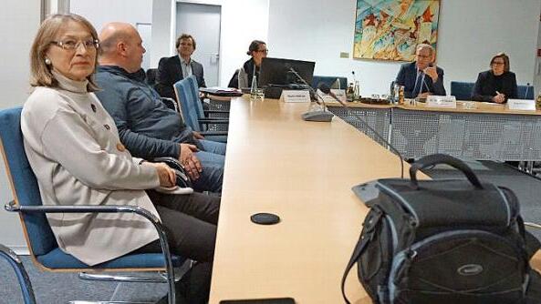 Außer einigen Stadträten hatte sich niemand zu der Infoveranstaltung verirrt. Fotos: Richard Sänger