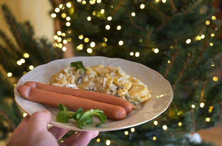 Kartoffelsalat mit Würstchen etwas günstiger als 2024