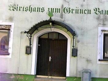 Das ehemalige Gasthaus "Grüner Baum" wird mit finanziellen Mitteln der Stadt saniert. Foto: Petra Malbrich