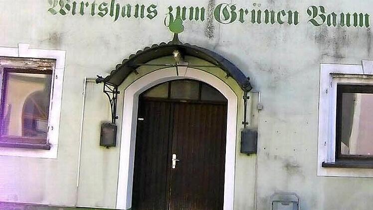Das ehemalige Gasthaus "Grüner Baum" wird mit finanziellen Mitteln der Stadt saniert. Foto: Petra Malbrich