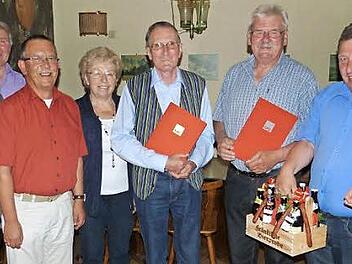 Neuwahlen und Ehrungen standen im Mittelpunkt der Jahreshauptversammlung des SPD-Ortsvereins Neuenmarkt-Hegnabrunn. Von links: Schriftführer und Gemeinderat Alfred Faßold, Karl Pöhlmann, Ralf Beutner, Gudrun Knörer, Karl-Heinz Knörer, Karl-Heinz Warzecha, Dietmar Hoch und Inge Aures Foto: Werner Reißaus
