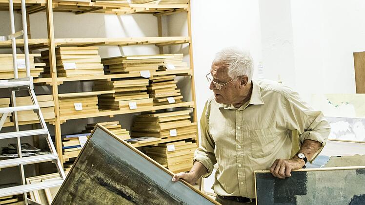 Der Künstler Robert Reiter in seiner Werkstatt in UntersiemauFoto: Jochen Berger