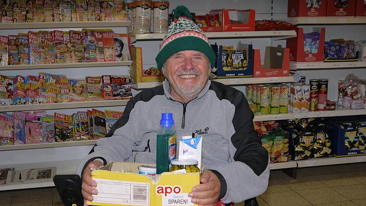 Hermann Schwanert, Kaltenbrunn: "Ich komme mindestens zweimal die Woche und kaufe alles, was  ich brauche und  der Laden zu bieten hat. Das Angebot und die Freundlichkeit der Damen sind sehr, sehr in Ordnung."