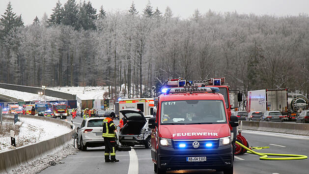 A3, Weibersbrunn - Massenkarambolage durch Gl&auml;tte