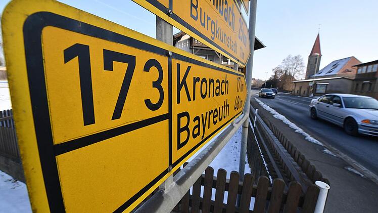 Mit dem Neubau der Bundesstraße 173 im Abschnitt Michelau-Zettlitz sollen über 75 Prozent der Verkehrsbelastung aus Hochstadt verbannt werden. Der Ort ist aber in der Frage der Trassenführung gespalten. Foto: Ronald Rinklef