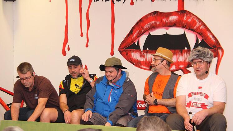 Wussten viel aus dem Ort zu berichten: die Rentner. Foto: Matthias Nöth