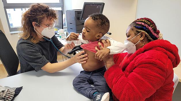 In der neuen Arztpraxis, die der ermordete Stefan S. mit geplant hat, haben Kinder&auml;rztin Silvia Fernandez-Rodriguez und ihre Kollegen die ersten kleinen Patienten behandelt.