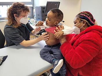 In der neuen Arztpraxis, die der ermordete Stefan S. mit geplant hat, haben Kinderärztin Silvia Fernandez-Rodriguez und ihre Kollegen die ersten kleinen Patienten behandelt.