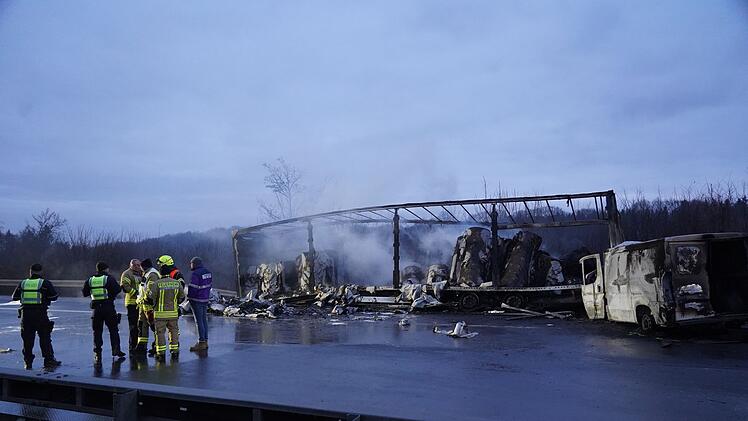 Unfallserie auf der A44 - Tote und Verletzte