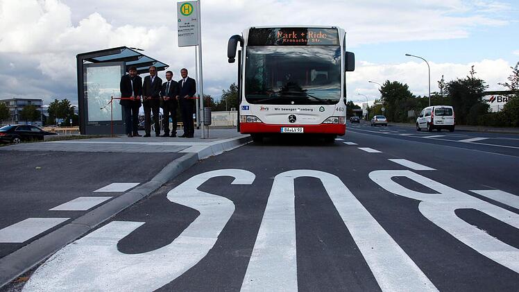 In gewohnter Taktfrequenz fährt die Stadtbuslinie in Zukunft über die Kronacher Straße - und über die Universität.  Foto: Matthias Hoch