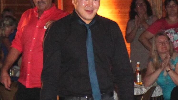 Mamad Mahamady lief stolz über den roten Teppich.  Foto: Johanna Blum