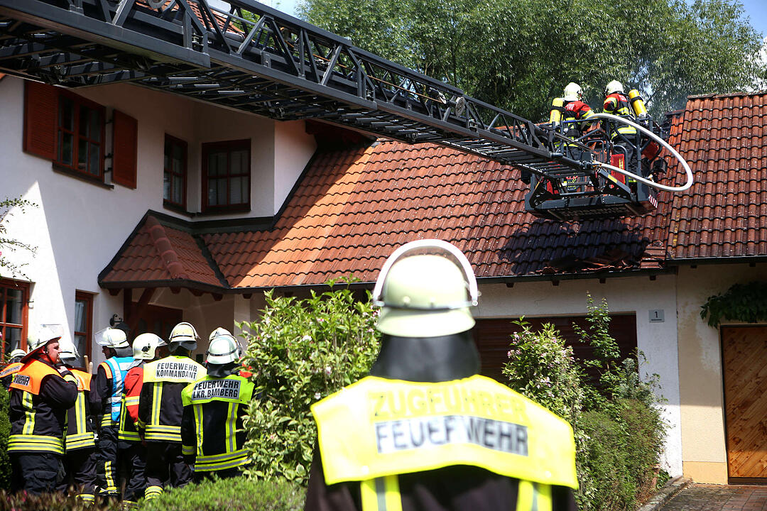 Kreis Bamberg: Brennende Mülltonnen greifen auf Garage und Wohnhaus über