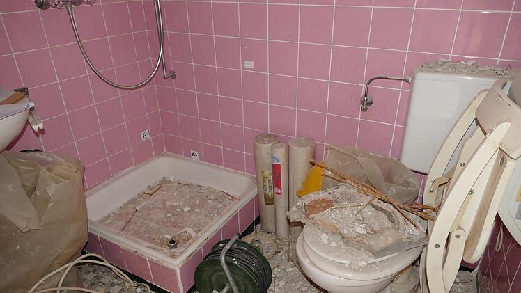 In einem ehemaligen Ställchen im Erdgeschoss befindet sich das Bad, das auch komplett erneuert wird. Foto: Marion Krüger-Hundrup
