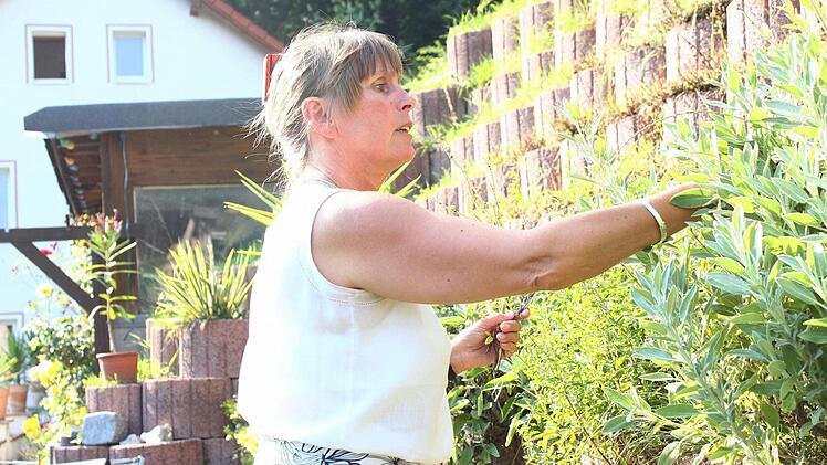Dagmar Keis-Lechner bei der Gartenarbeit Foto: Jochen Nützel