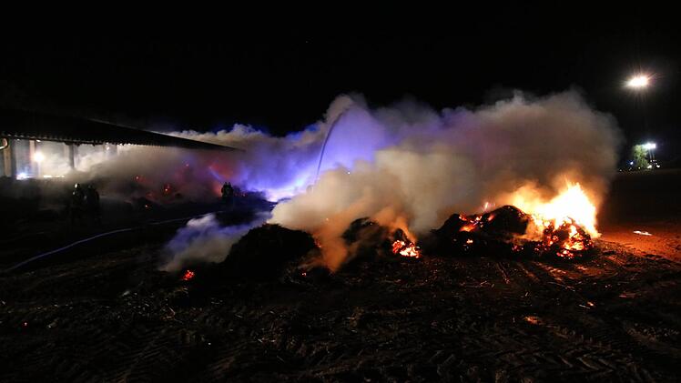 Eindrücke vom Brand in Haard in der Nacht auf Sonntag. Foto: Ralf Ruppert