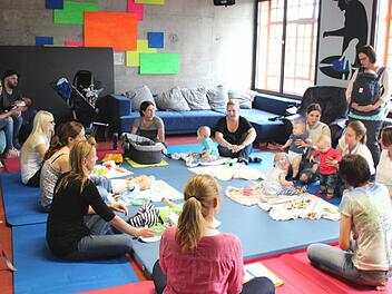 Die Eltern nutzten die Gelegenheit, sich auch untereinander auszutauschen. Foto: Johanna Blum