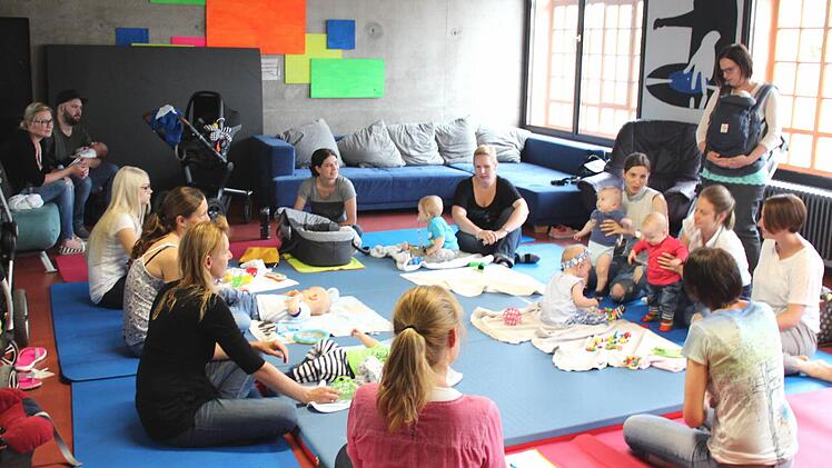 Die Eltern nutzten die Gelegenheit, sich auch untereinander auszutauschen. Foto: Johanna Blum