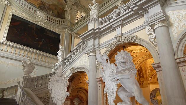 Das prunkvoll ausgestattete Treppenhaus des Klosters in Ebrach Fotos: Andreas Reu&szlig;