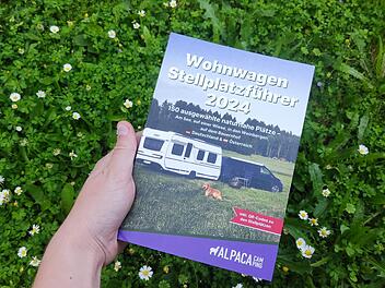 Wohnwagenstellplatzführer 2024 von Alpaca Camping