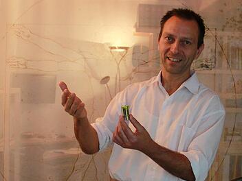 Kurt Hörmann vergleicht den Mensch mit einer Batterie: Bei beiden sei eine gute Ladung und Energie sehr wichtig. Fotos: Lisa Kieslinger