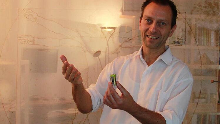 Kurt Hörmann vergleicht den Mensch mit einer Batterie: Bei beiden sei eine gute Ladung und Energie sehr wichtig. Fotos: Lisa Kieslinger